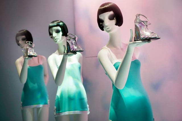 Harrods_beautiful_Shoe_Haven_window_displays21